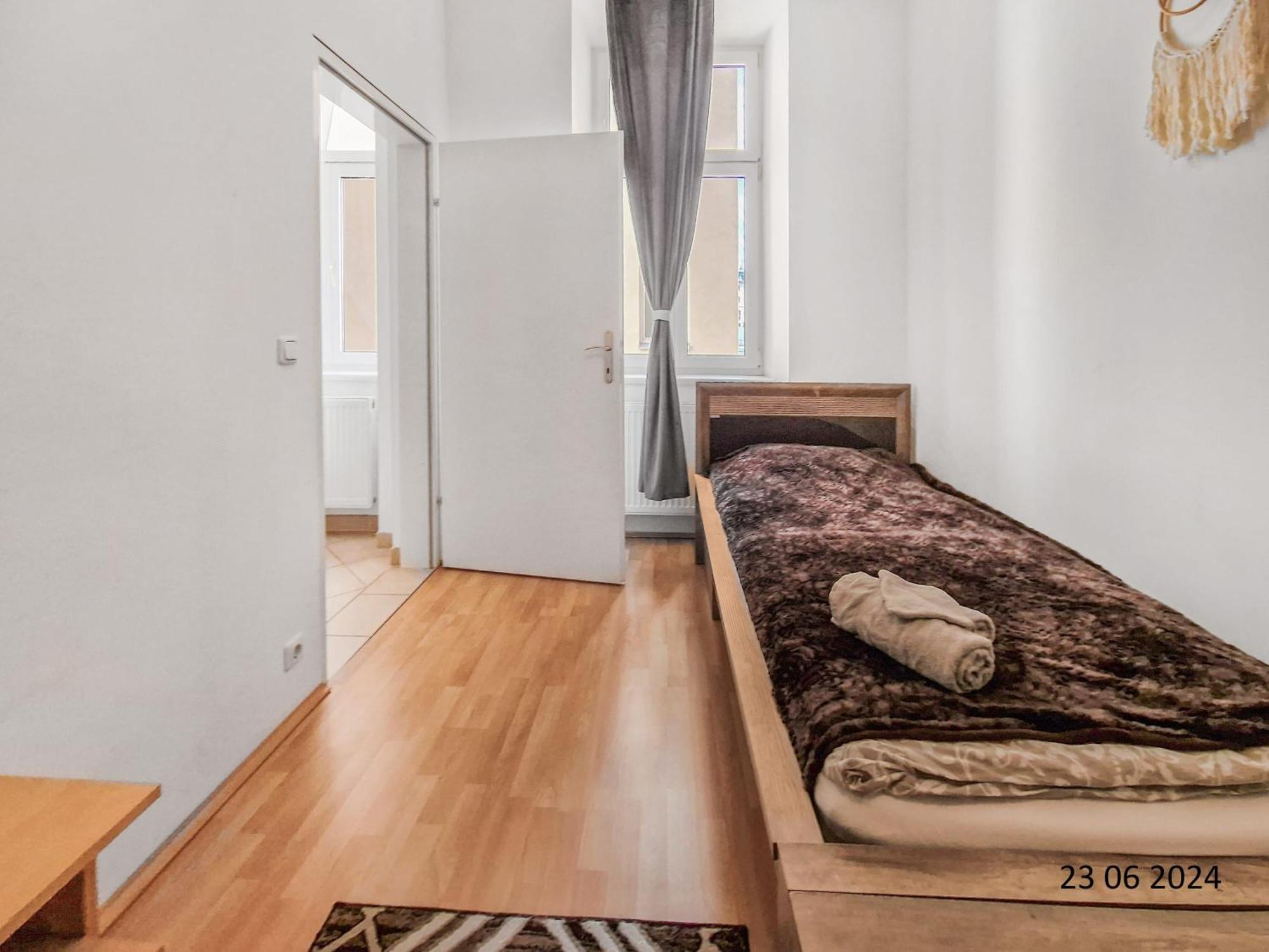 Elegant Three-Bedroom Suite Vienna Exterior photo